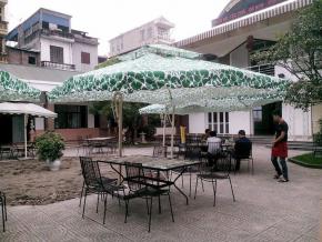 Dù che quán cà phê sân vườn tại Dĩ An