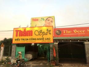 Bảng hiệu quảng cáo tại Chơn Thành